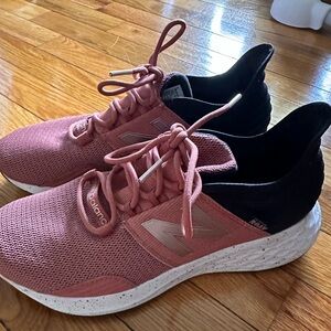 Women’s new balance. Rose and black. Size 8.5. EUC